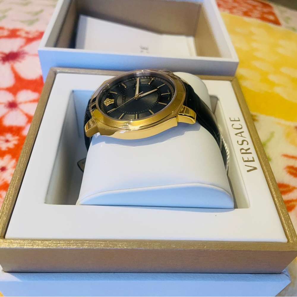 Versace watch - Picture 3 of 9